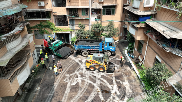 1-2、璧山区璧城街道：旧小区添新车位 -FZ0039316349.jpg
