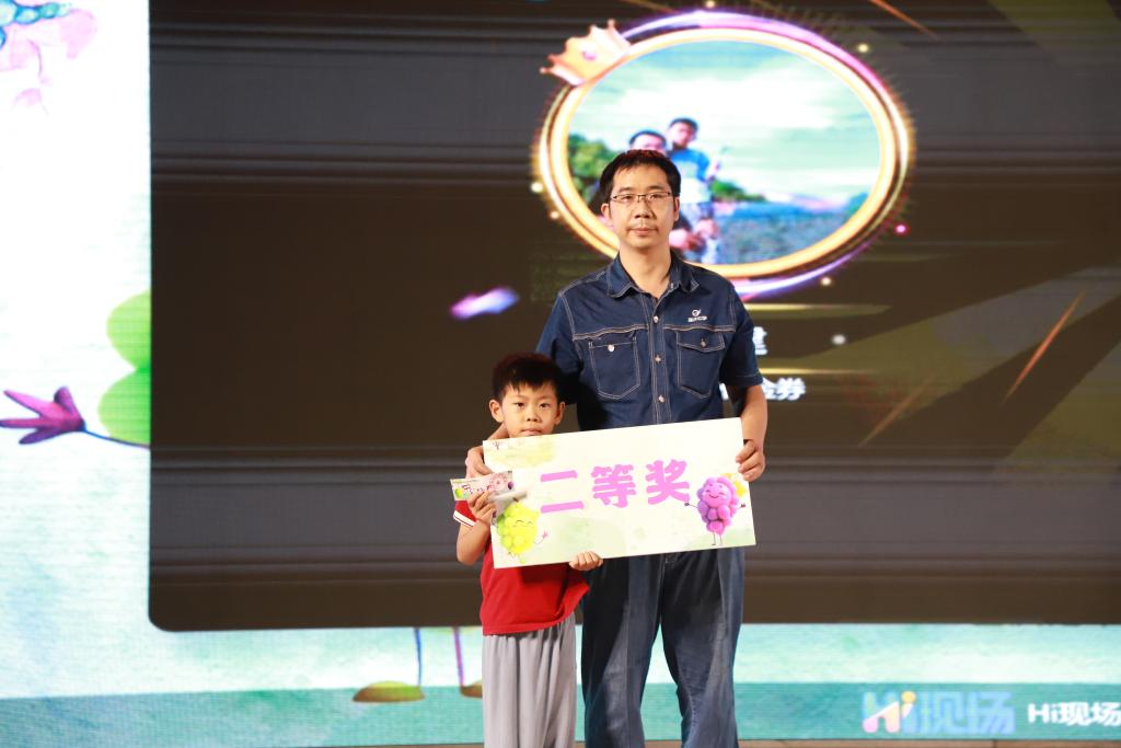 观众在现场可以参与抽奖活动，抽取幸运大奖