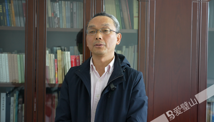 乔联主席 胡正好.jpg
