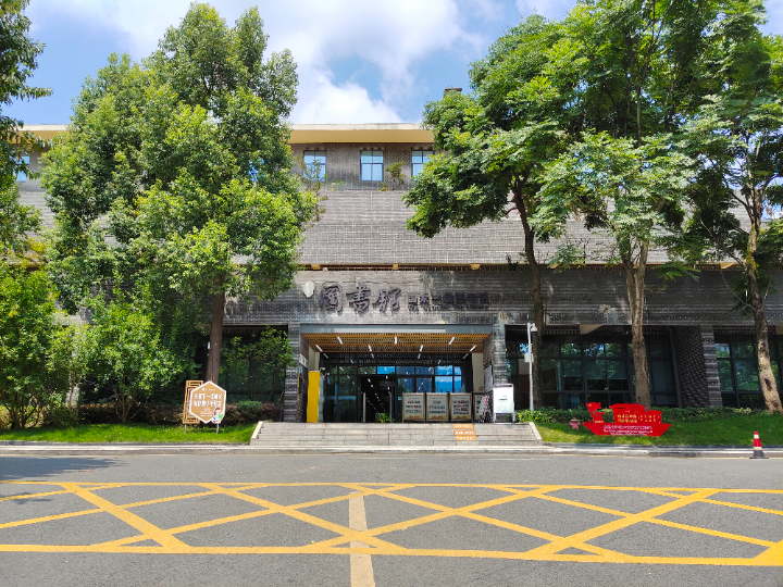 图书馆停车场6.jpg