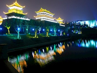 秀湖公园正南门